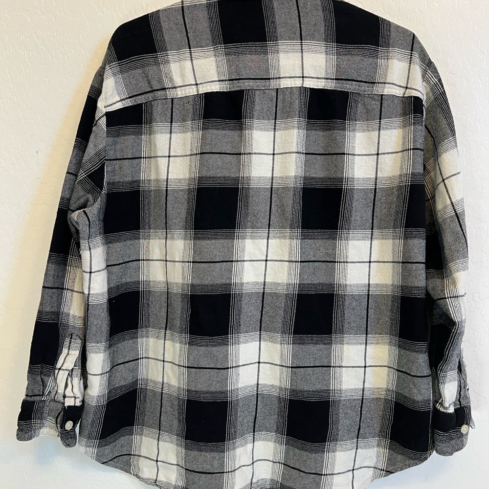 ✨5/$25 Old Navy Black and White Plaid Button-Up Shirt, Size L - Picture 2 of 7